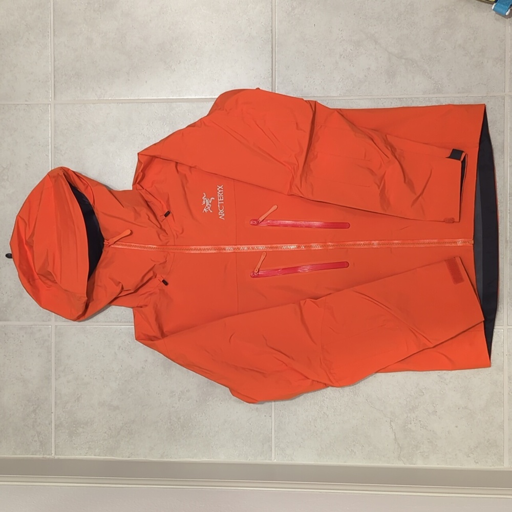 Arc’teryx Alpha SV Jacket